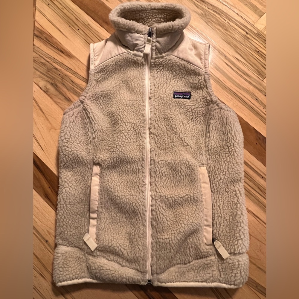 Women’s Patagonia retro-x vest.